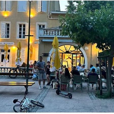 Hotel De La Loube La Roquebrussanne Экстерьер фото