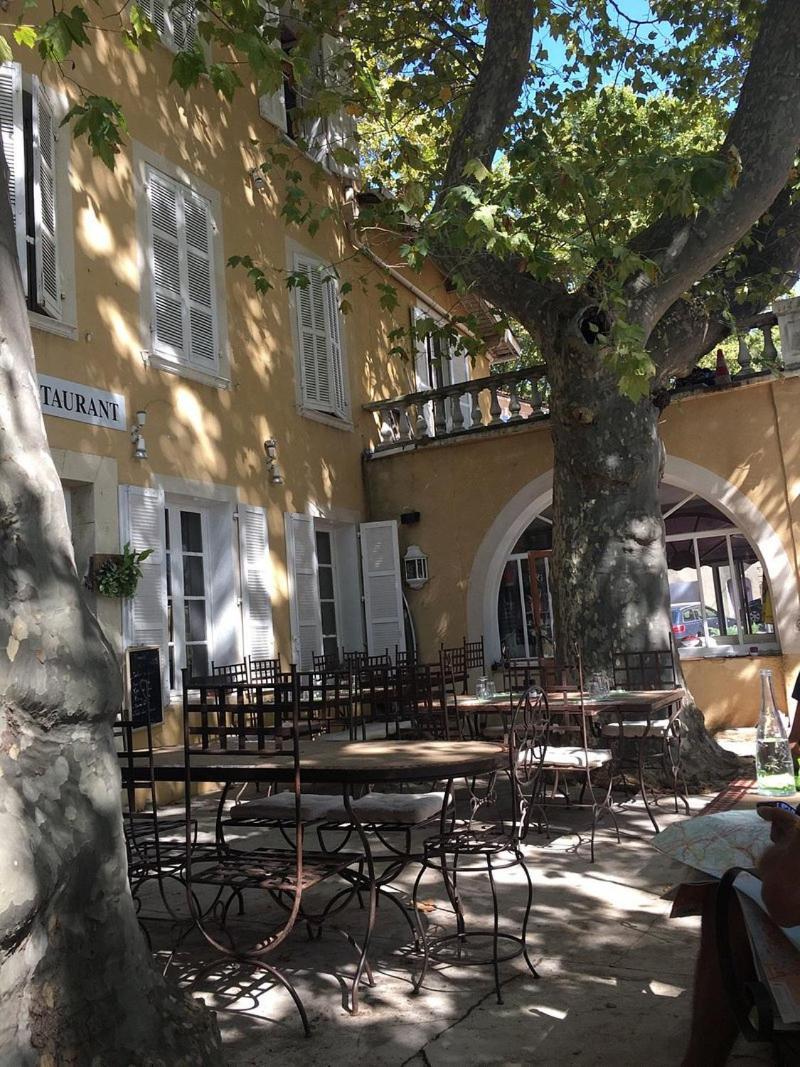 Hotel De La Loube La Roquebrussanne Экстерьер фото