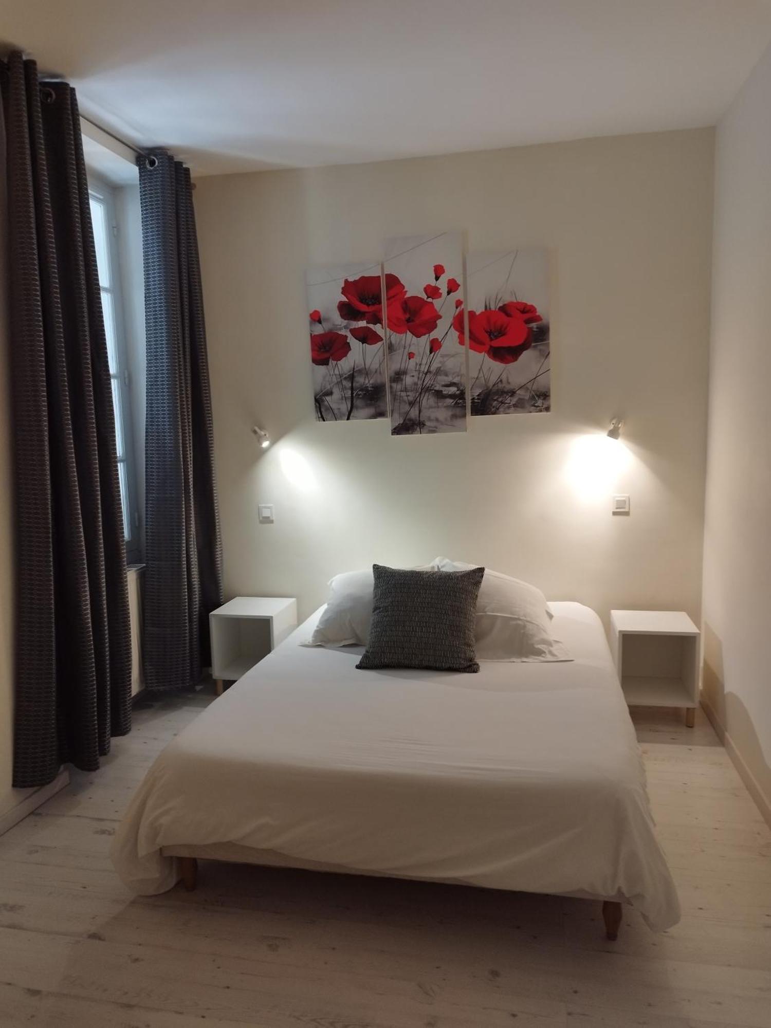 Hotel De La Loube La Roquebrussanne Экстерьер фото